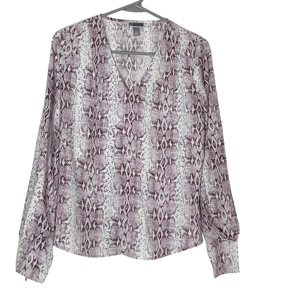 CHELSEA 28 V neck blouse with long sleeves. Size S